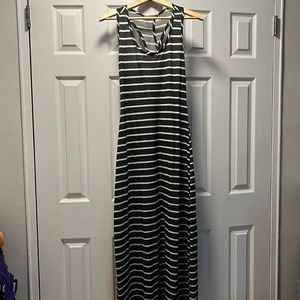 Maxi sun dress in grey and white strips.